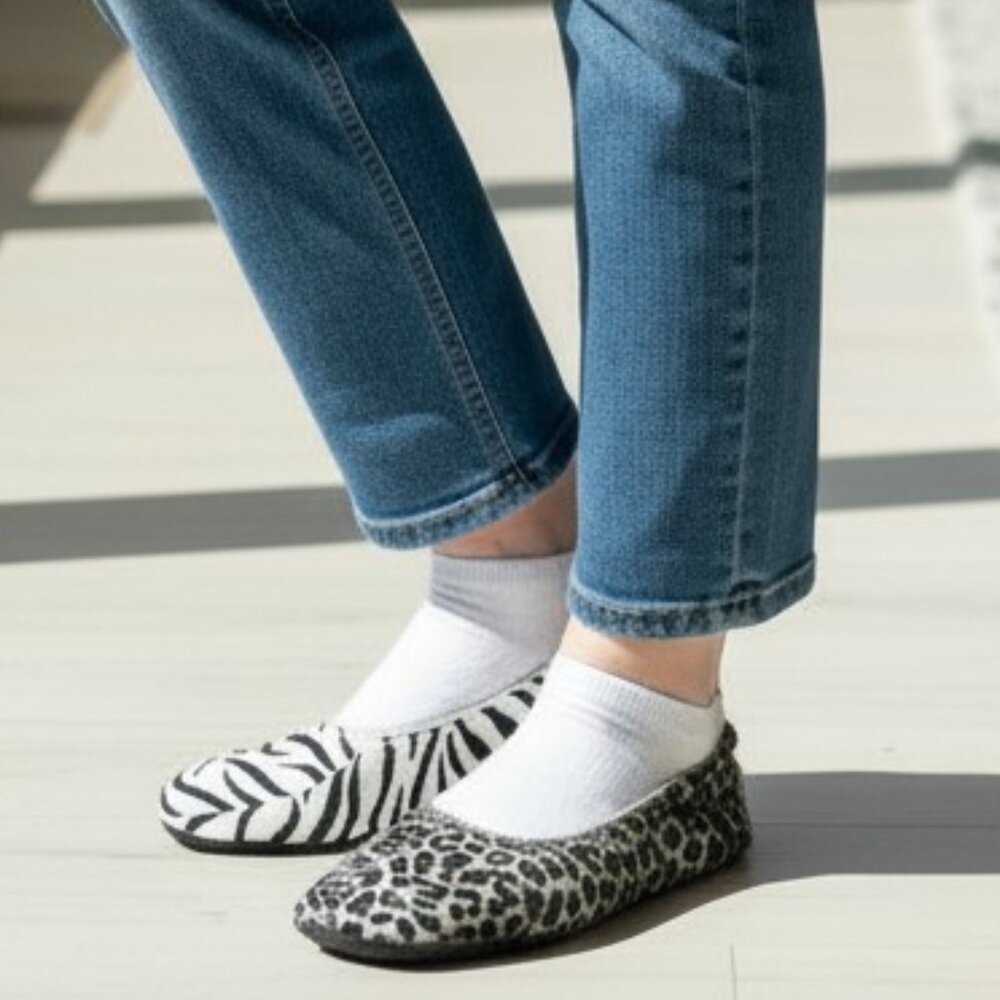 Women's Animal Print Footie Socks NWT, no show liners, zebra and leopard slip-on
